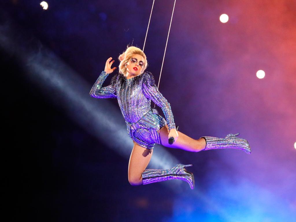 Lady Gaga deslumbra en la Super Bowl
